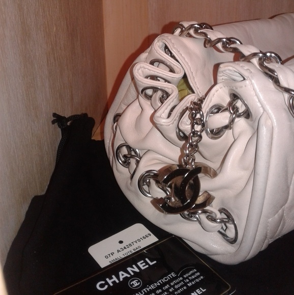 Authentic Chanel CC Leather Logo Chain Purse - Picture 6 of 7
